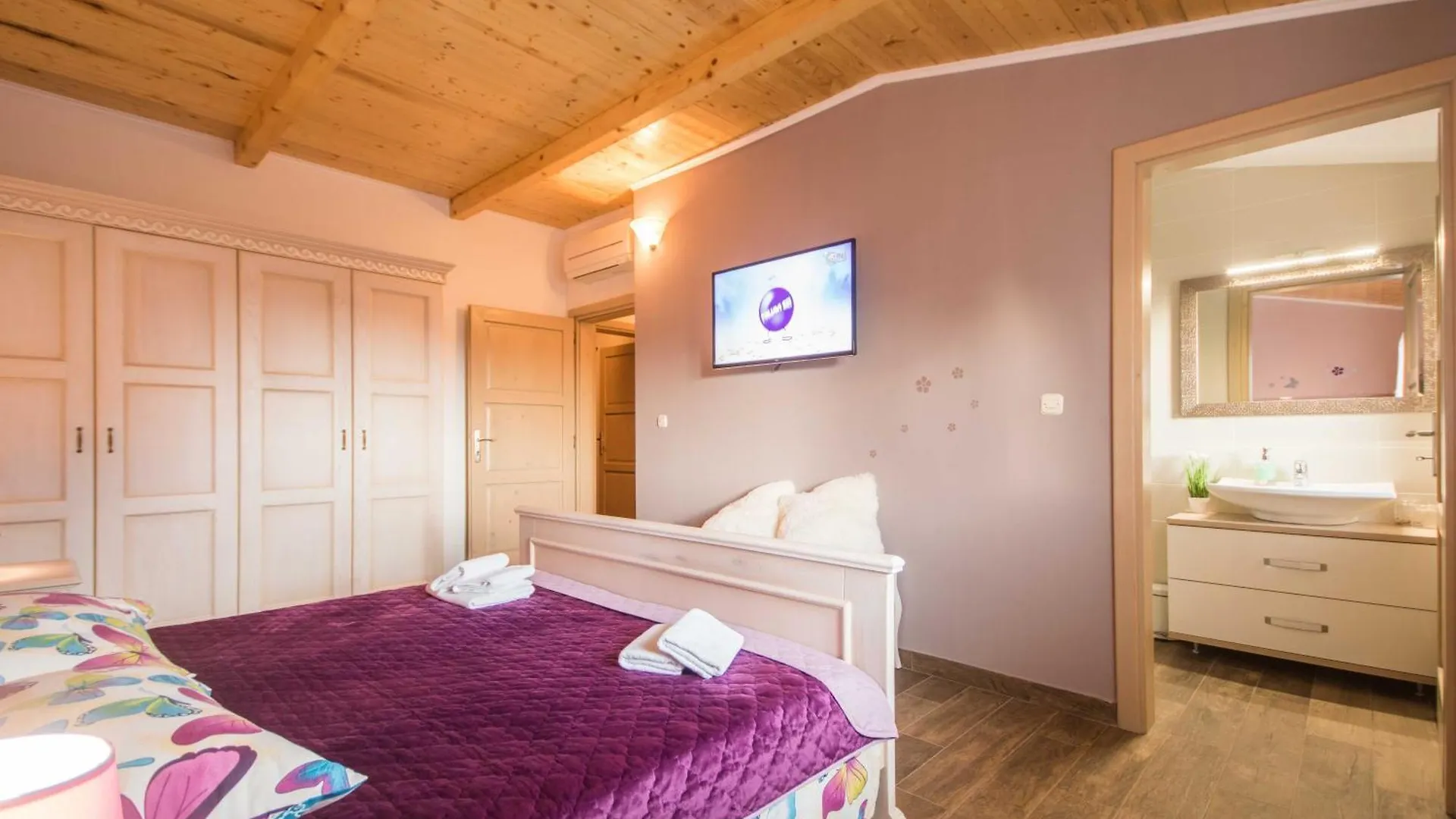 Holiday home Villa Noina Arka, A Charming Villa With A Pool Surrounded By Nature Divsici