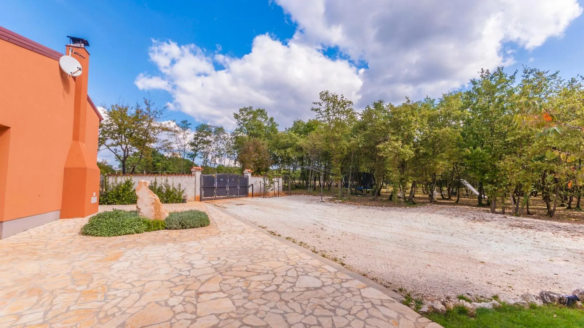 Villa Noina Arka, A Charming Villa With A Pool Surrounded By Nature Divsici Holiday home