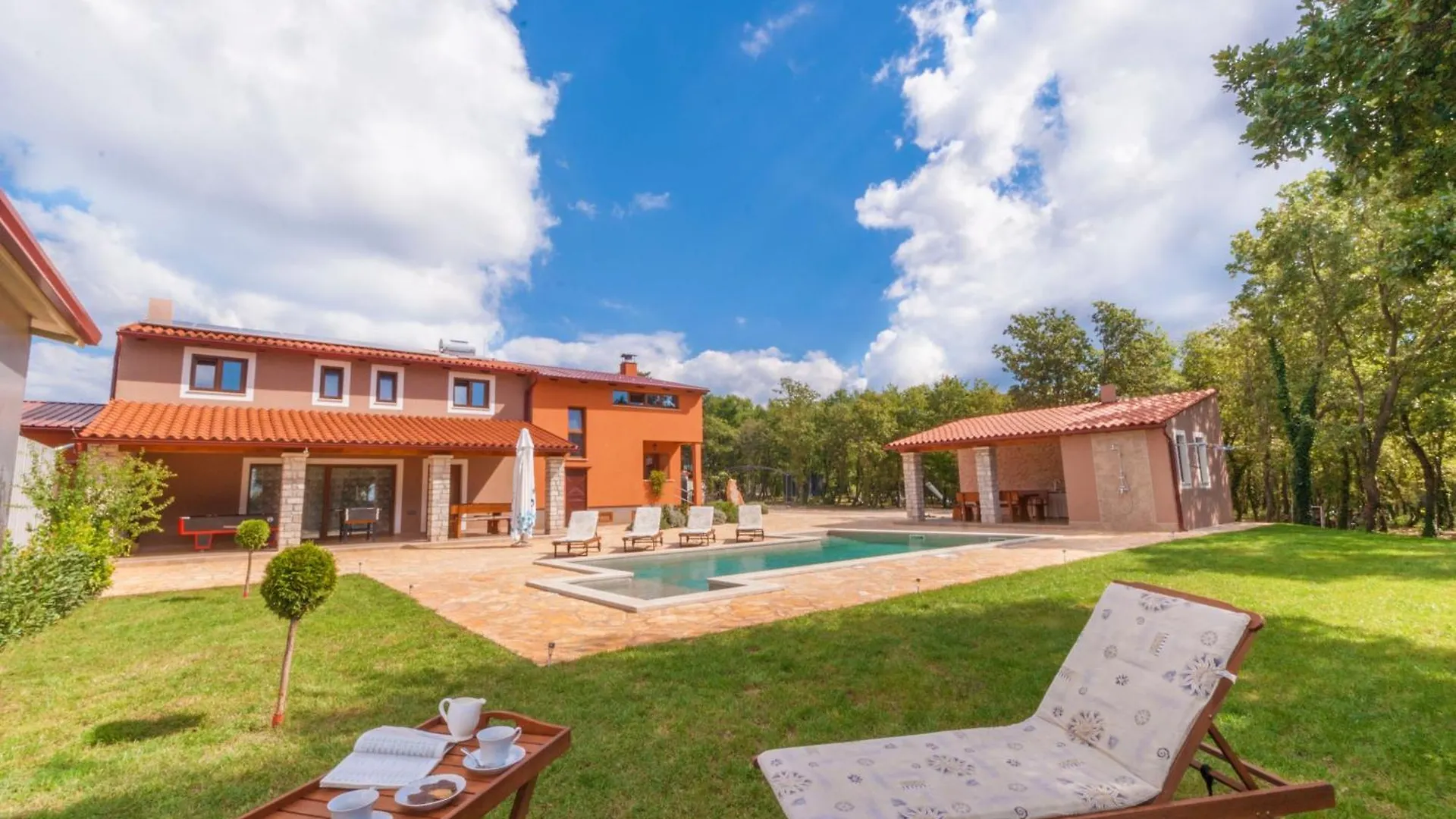 Villa Noina Arka, A Charming Villa With A Pool Surrounded By Nature Divsici
