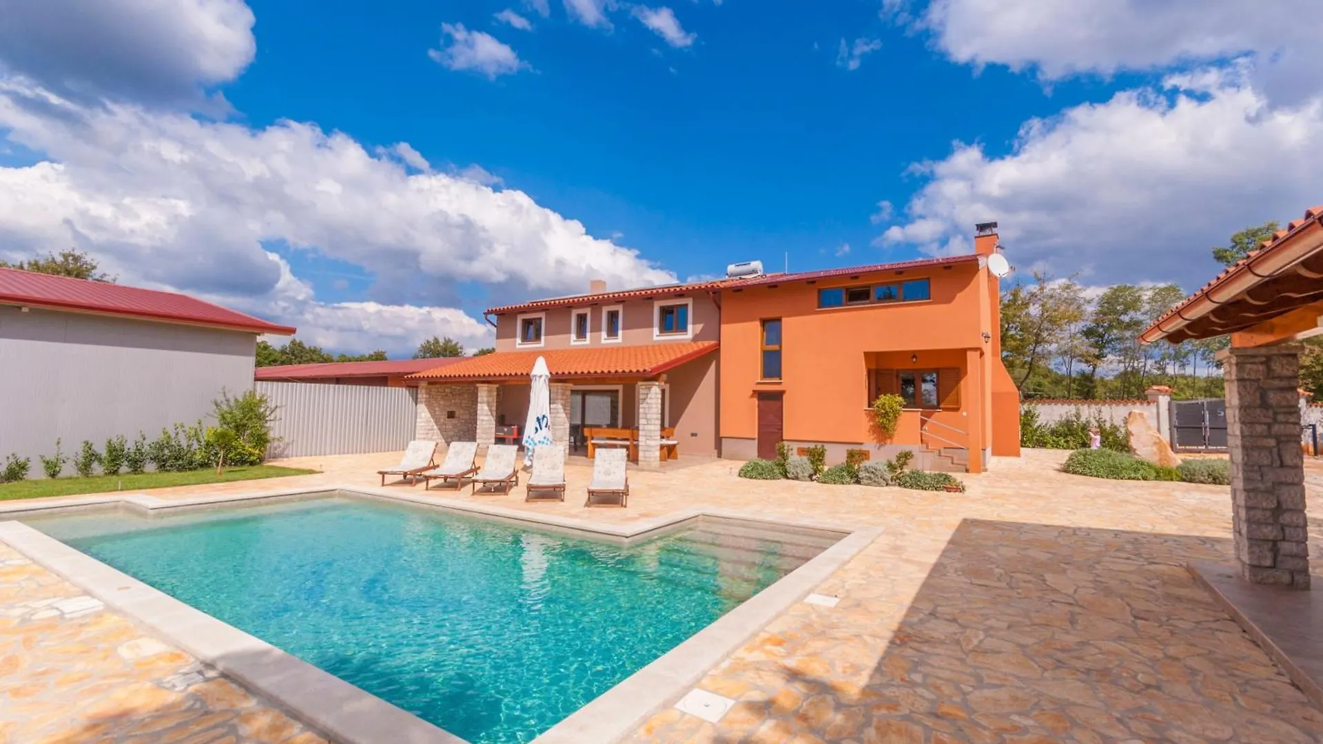 Villa Noina Arka, A Charming Villa With A Pool Surrounded By Nature Divsici
